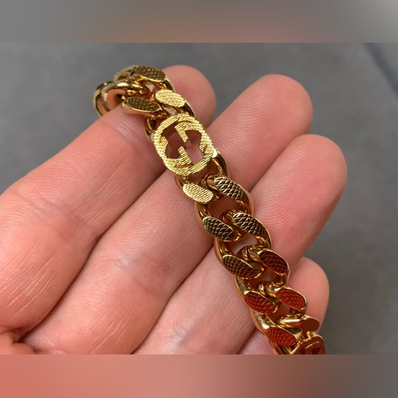 Gucci Interlocking G Gold Tone Curb Link Bracelet - Picture 5 of 8